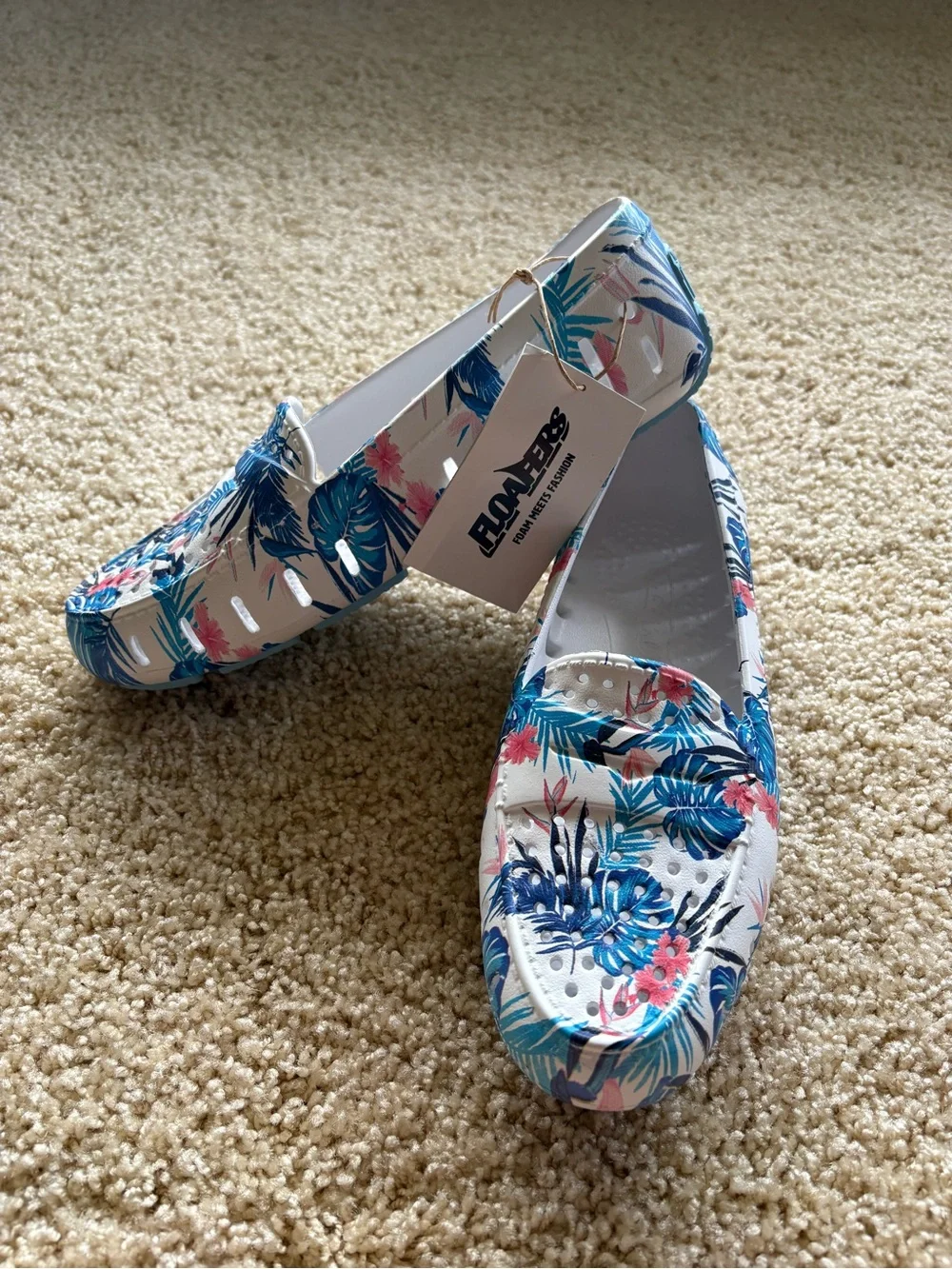 Floafers Tropical Floral Foam Loafers‎ Women’s 9 NWT Lightweight Waterproof